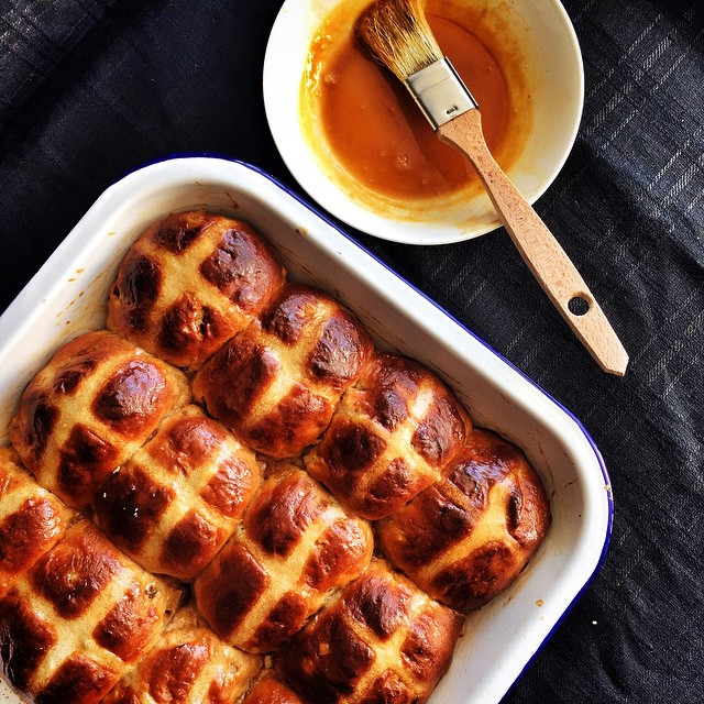 Chai And Caramel Hot Cross Buns Recipe The Feedfeed