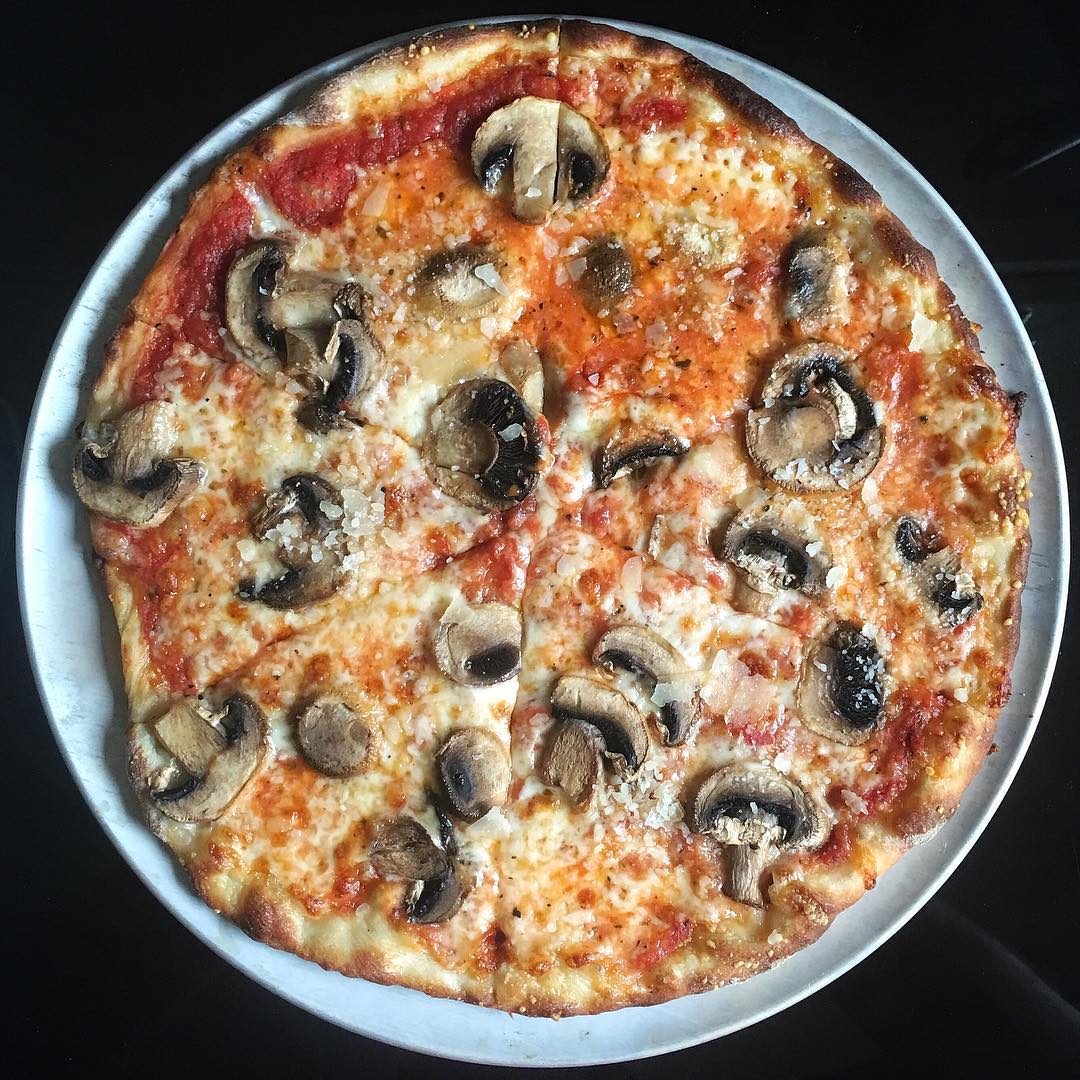 Пицца со шпинатом и морепродуктами