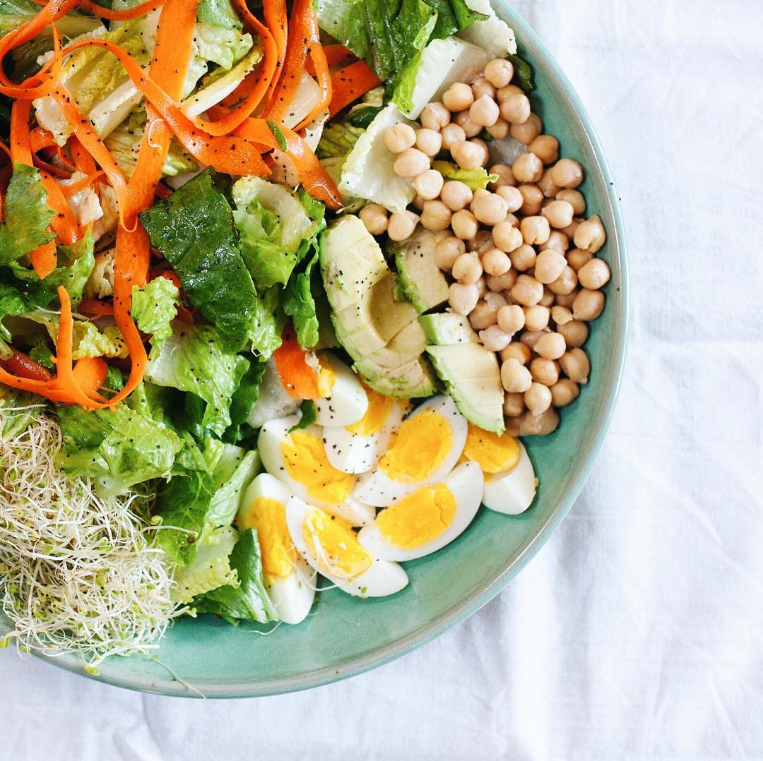 Carrot and Chickpea Salad with Parsley Lemon: A Flavorful Fusion of Health and Delight