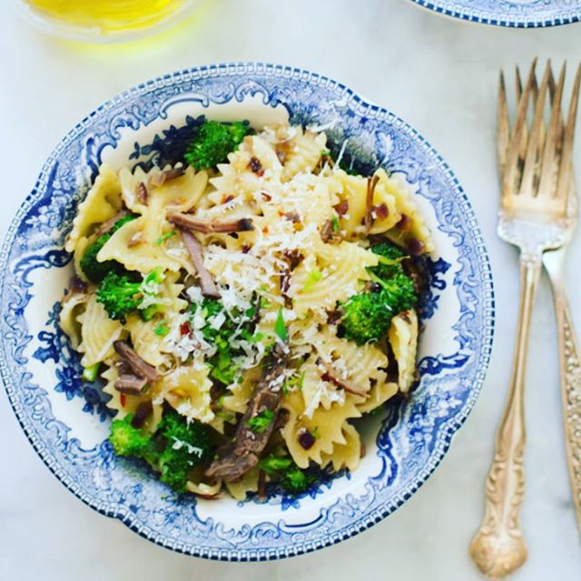 Roast Beef And Bow Tie Pasta With Broccoli And Parmesan Recipe By Primavera Kitchen Olivia The Feedfeed