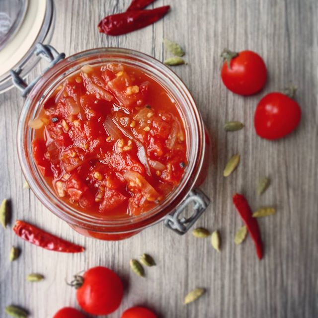 Spicy Cardamom Tomato Chutney With Maple Syrup & Chia Seeds Recipe