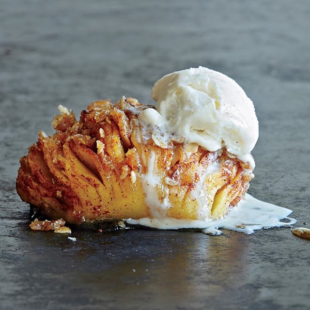 Hasselback Apples With Cinnamon, Oats & Low Fat Vanilla Ice Cream