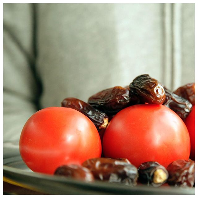 Tomato And Date Chutney recipe