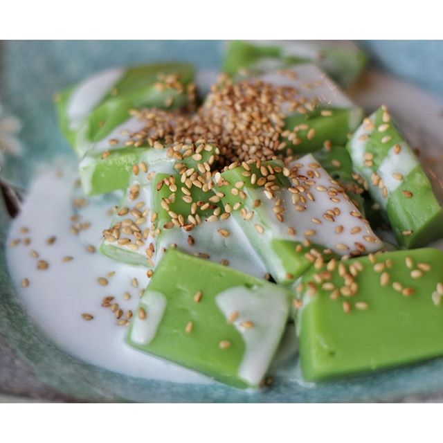 Pandan Rice Cakes Banh Duc La Dua Recipe By Snaptaste