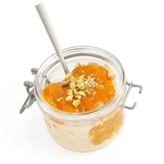 Apricot Overnight Oats ⋆ 5 Minutes to Prep for Breakfast on the Go!