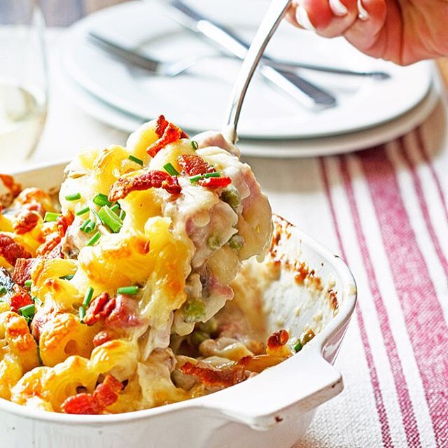 Cauliflower Mac & Cheese Casserole With Ham & Peas by