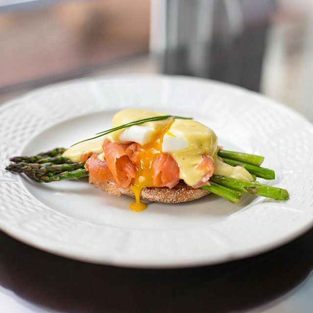 Smoked Salmon Asparagus Eggs Benedict With Hollandaise Sauce