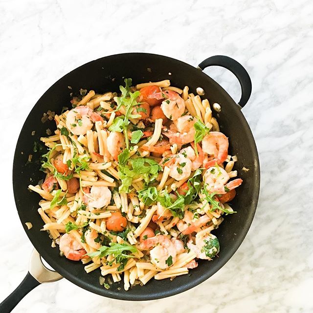 Garlic Prawn Pasta With Cherry Tomatoes And Rocket In A White Wine