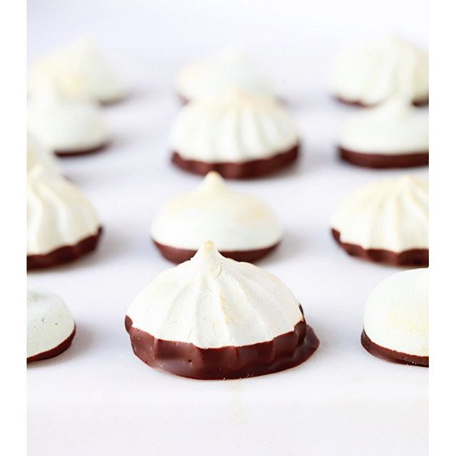 Chocolatedipped Irish Whiskey Meringues recipe