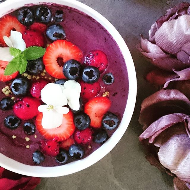 Acai And Blueberry Smoothie Bowl By Rainbowsforbreakfast Quick And Easy Recipe The Feedfeed