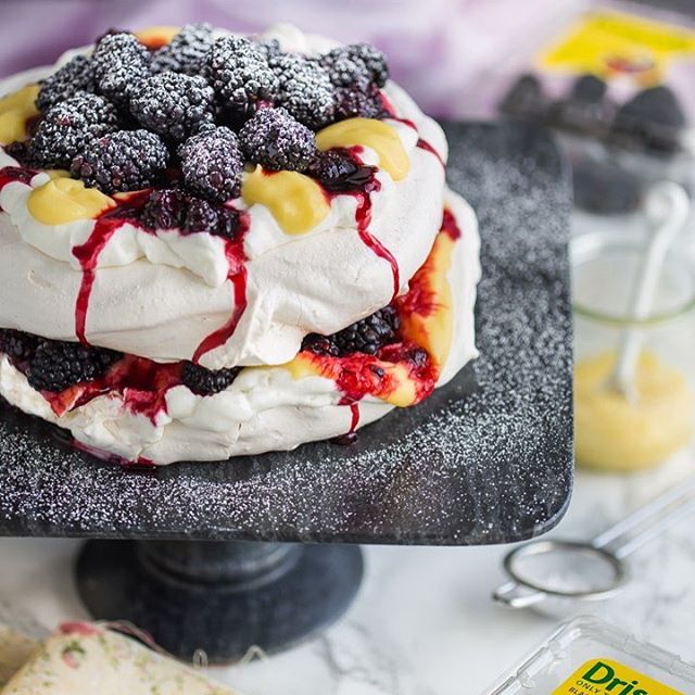 Blackberry And Lemon Curd Pavlova By Bakingamoment | Quick & Easy ...