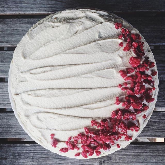 Vegan Raspberry Cake With Cashew And Coconut Butter Icing Recipe | The ...