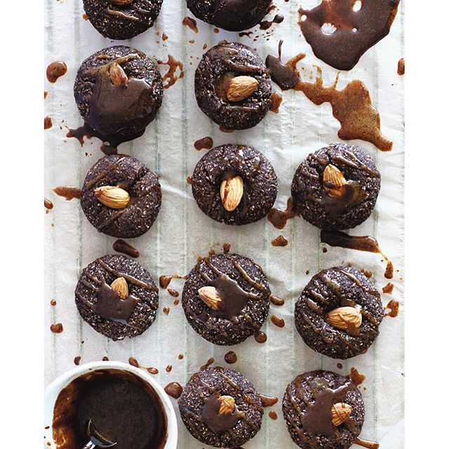 Chocolate Almond Cookies With Butterscotch Syrup recipe