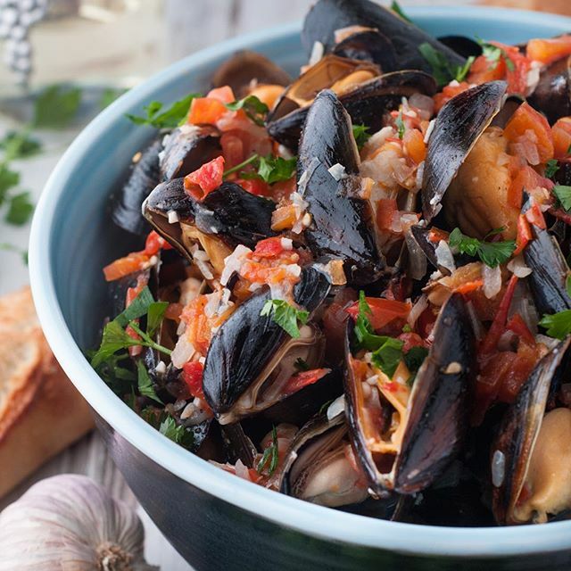 Featured image of post How to Make Mussels Recipe Tomato White Wine