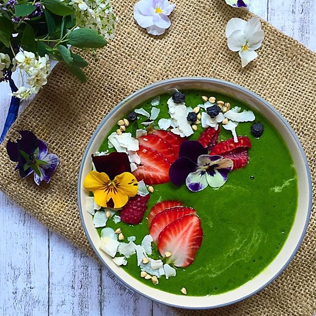 Green Smoothie Bowl by annelinawaller | Quick & Easy Recipe | The Feedfeed