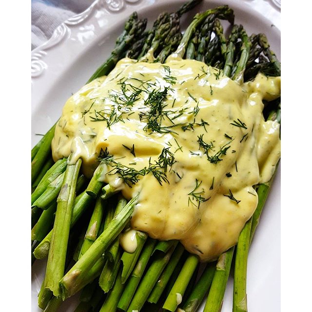 Asparagus With Dill Hollandaise Sauce by strawmarysmith Quick & Easy
