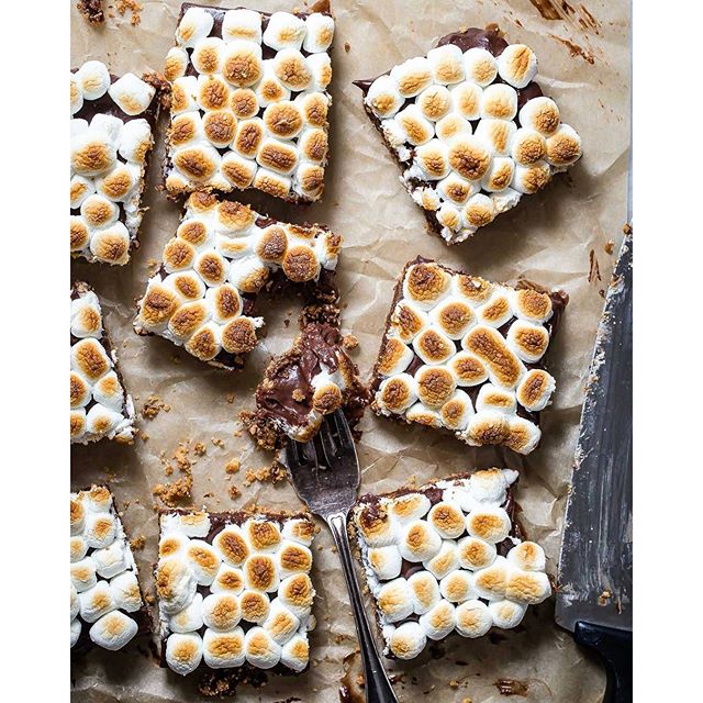 S'mores Bars With Graham Crust, Chocolate Ganache And Toasted