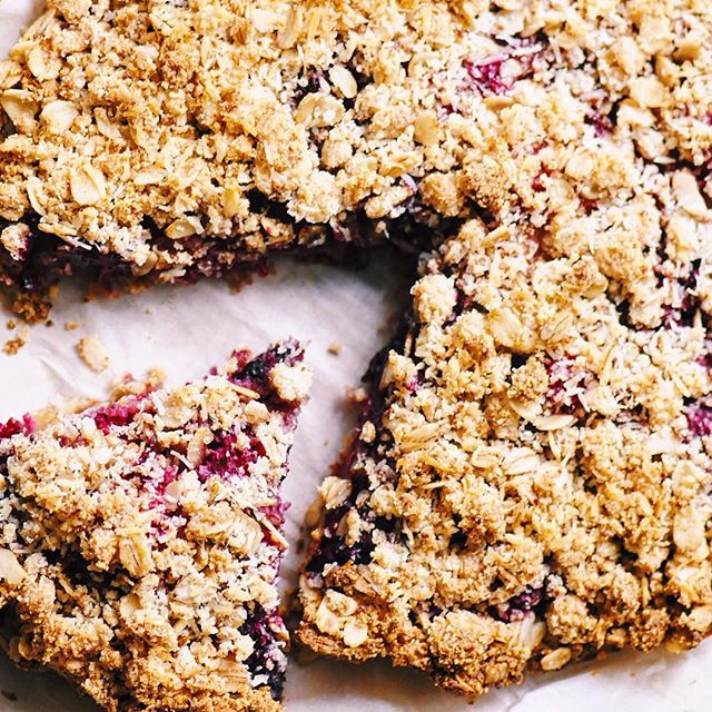 Triple Berry And Coconut Oat Almond Crumble by moon.and.spoon.and.yum