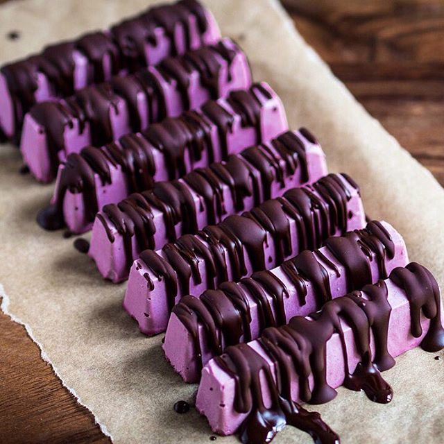 heartinit follow raw raspberry bars coated with raw chocolate