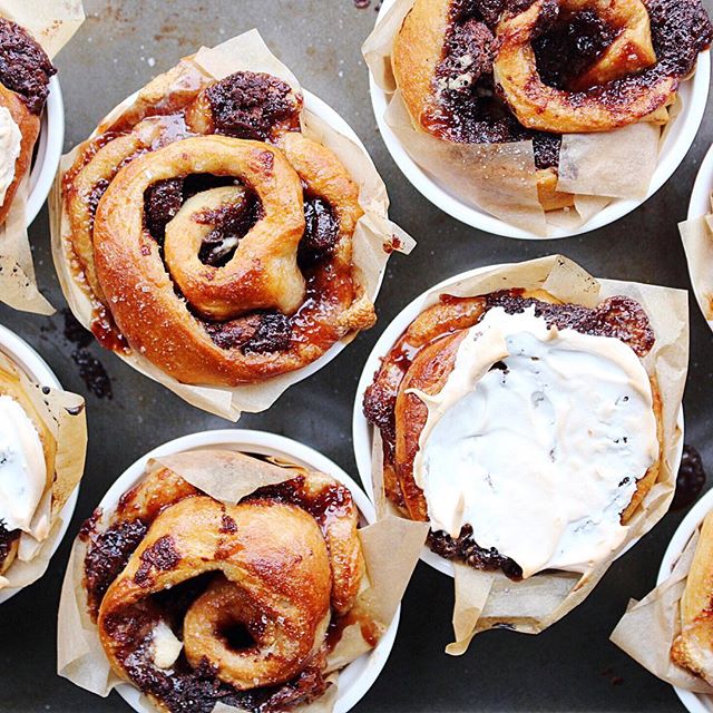 S'mores Buns Filled With Graham Crumbs, Chocolate Sauce, Cookie Crumbs Topped With Toasted