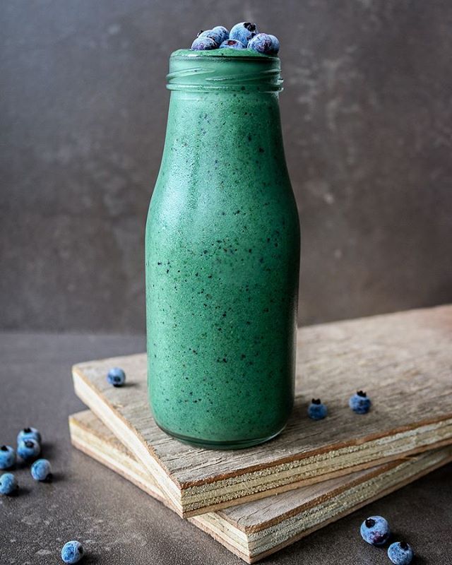 Glowing Green Spirulina Smoothie by unsweetened.caroline Quick & Easy