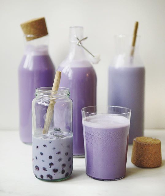 Almond Milk Breakfast Smoothie Recipe - WonkyWonderful