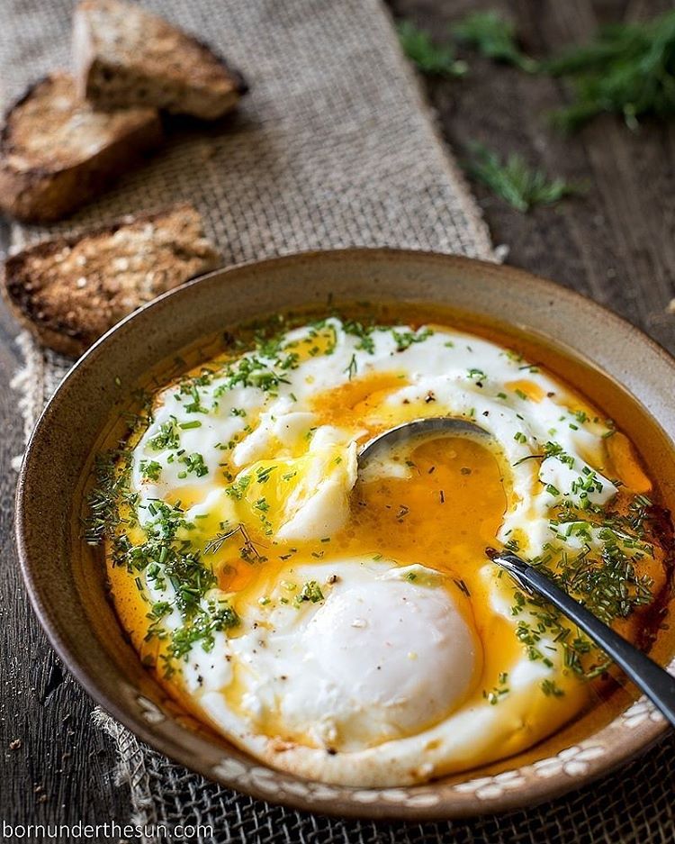 Turkish Style Poached Eggs In Yogurt With Garlic, Chives And Dill