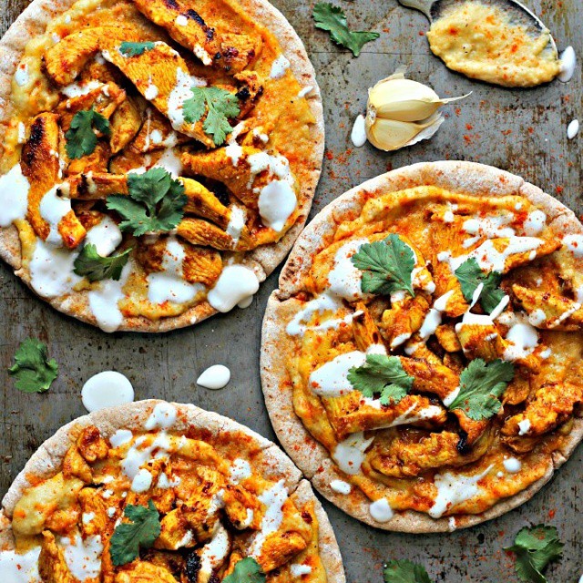 Spicy Chicken Shawarma Topped With Hummus Made From Cumin, Turmeric