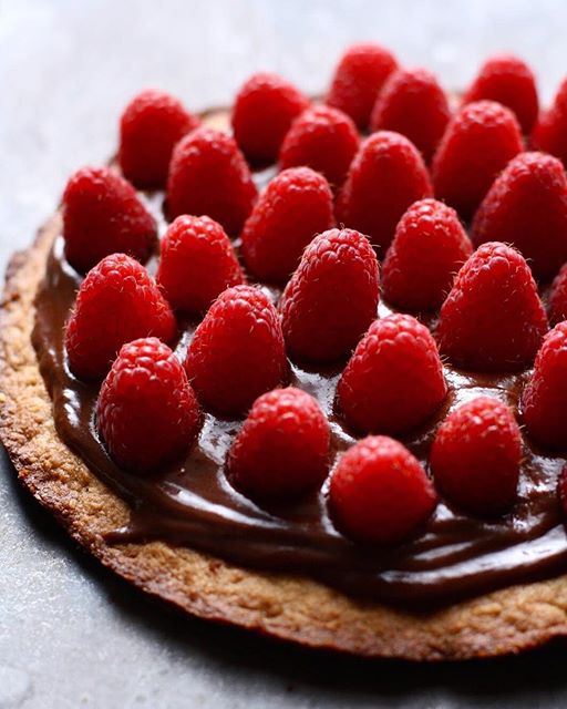 Coconut Cookie Tart With Chocolate Hazelnut Spread And Fresh