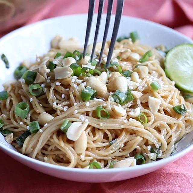 Ginger, Garlic, And Soy Peanut Noodles by foodwithfeeling | Quick ...