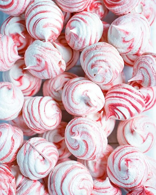 Homemade Peppermint Swirl Meringues by acouplecooks | Quick & Easy ...