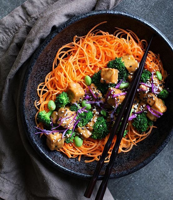 Sesame Peanut Tofu With Broccoli, Edamame And Carrot Noodles Recipe