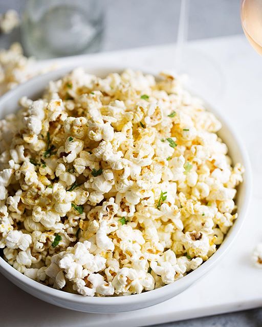 Garlic Parmesan Popcorn by cookingwithcocktailrings | Quick & Easy ...