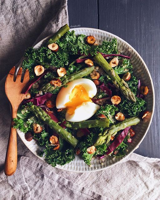 Kale & Quinoa Spring Salad With Purple Cabbage, Asparagus And Soft