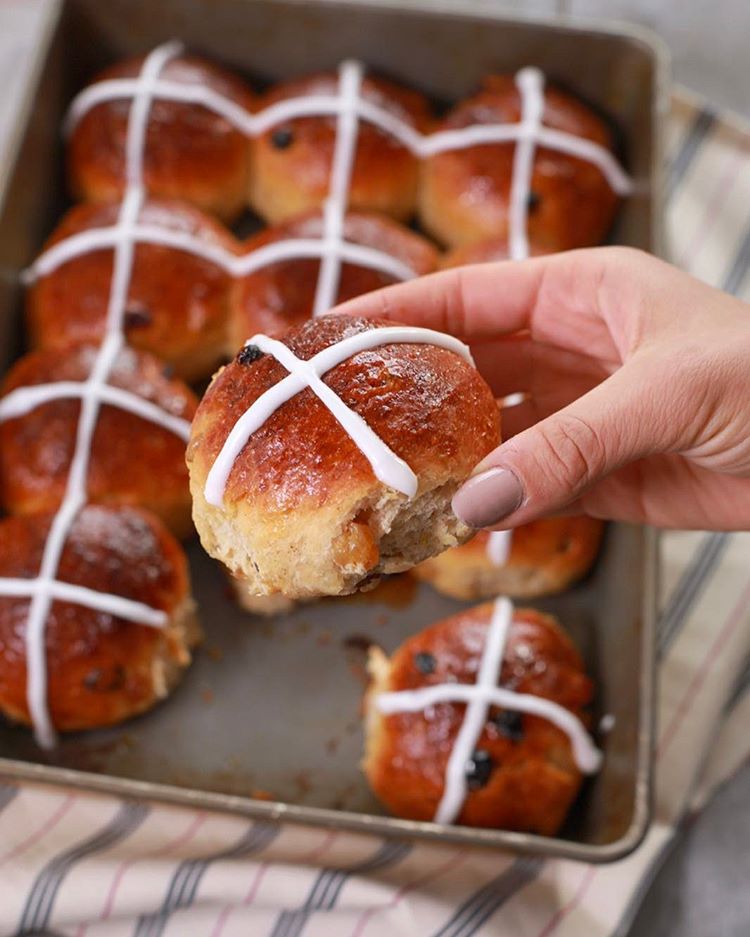 Yummy Recipe for Traditional Hot Cross Buns by gemma_stafford.