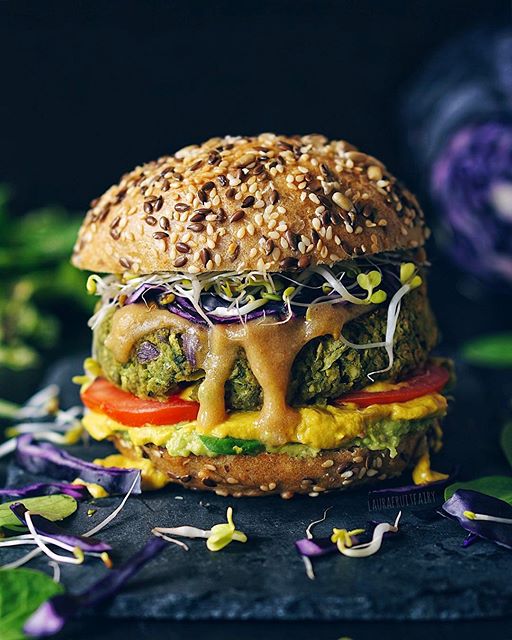 Matcha Burger With Homemade Chili Sauce Recipe | The Feedfeed