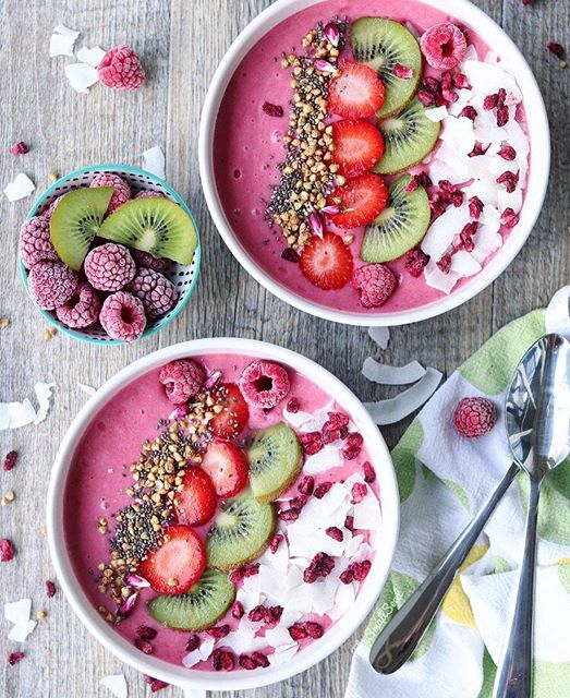 Orange Raspberry Smoothie Bowl –