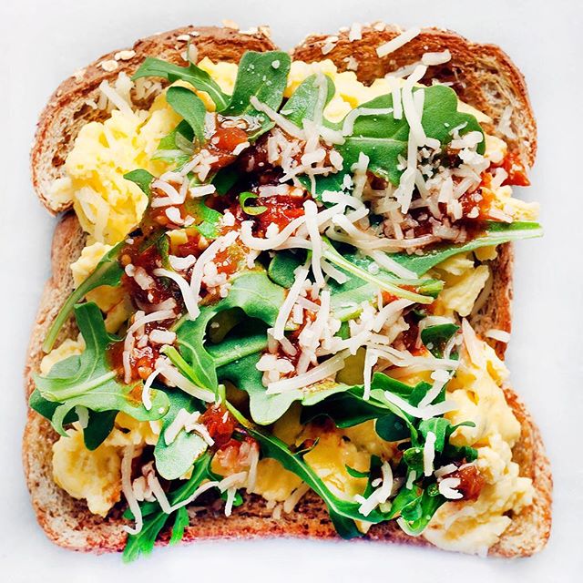 Scrambled Egg Toast With Arugula, Salsa And Cheddar Cheese by lastingredient Quick & Easy