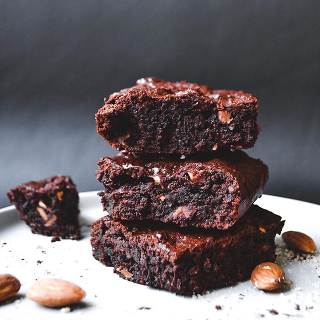 Chocolate Almond Brownies Recipe 