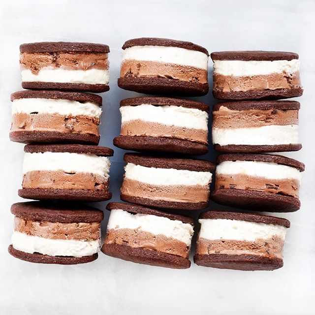 Chocolate And Vanilla Ice Cream Sandwiches by lastingredient Quick