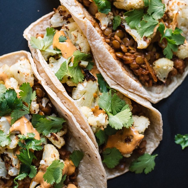 Roasted Cauliflower Tacos With Lentils & A Smoky Lime Chipotle Sauce ...