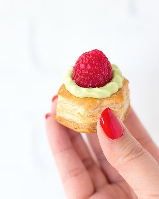 Pistachio Cream And Raspberry Puff Pastry Bites By Litosupplyco Quick And Easy Recipe The Feedfeed 8619