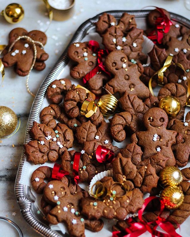 Almond Butter Gingerbread Cookies by twospoons.ca Quick & Easy Recipe