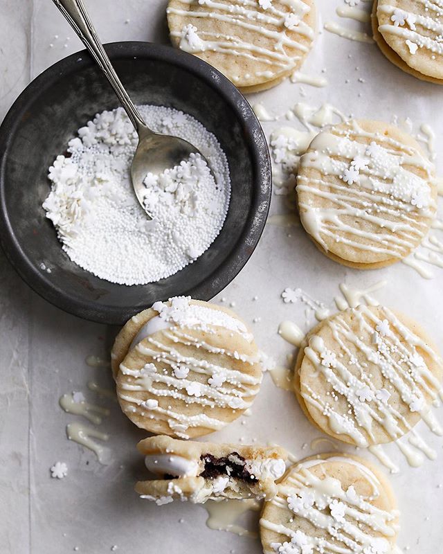 Vanilla Sandwich Cookies With Vanilla Bean Marshmallow And Chocolate