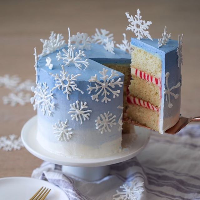 How to Make a Winter Wonderland Snowflake Cake - XO, Katie Rosario