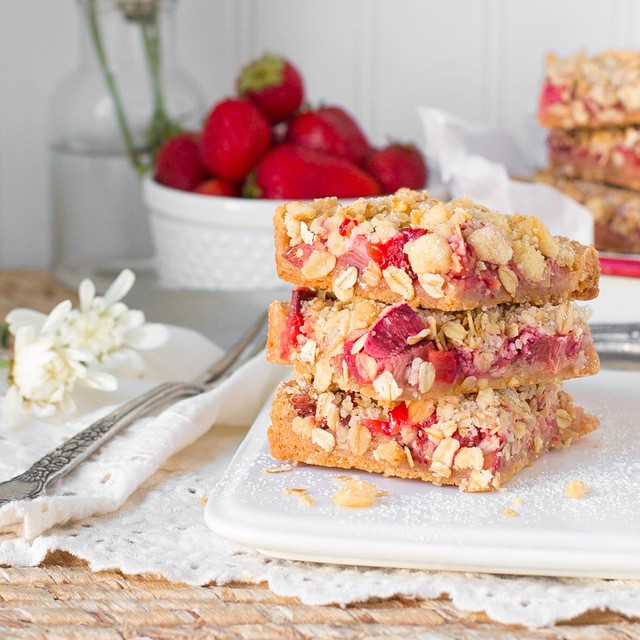 Strawberry Rhubarb & Ginger Crumble Bars By Bakingthegoods 