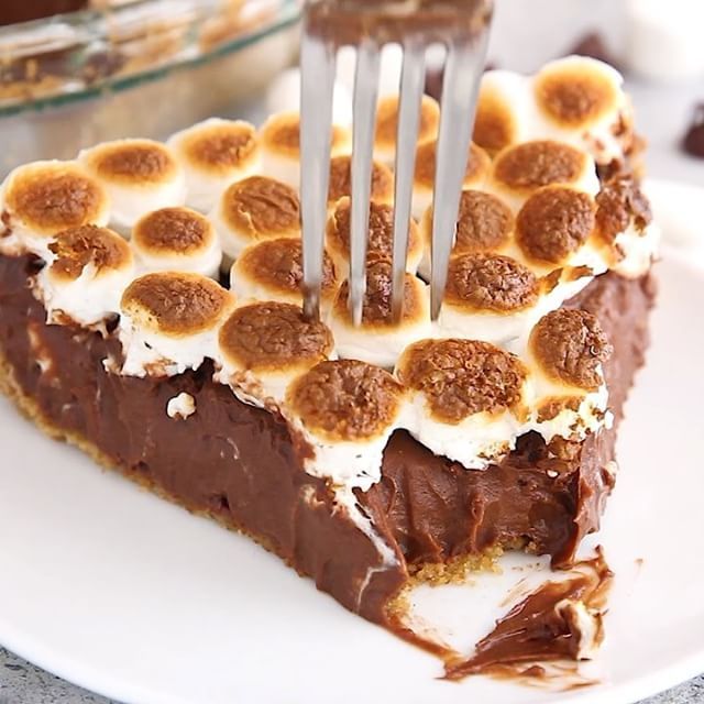 Chocolate Pudding S Mores Pie Recipe By Www Lexiscleankitchen Com The Feedfeed