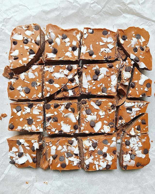 Chocolate Peanut Butter Freezer Fudge Squares by zakiyaskitchen | Quick ...