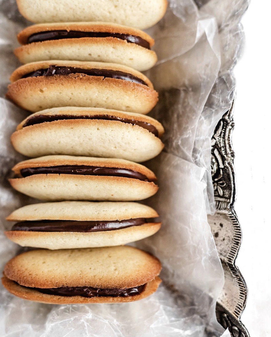 Vanilla Sandwich Cookies with Chocolate Filling Recipe | The Feedfeed