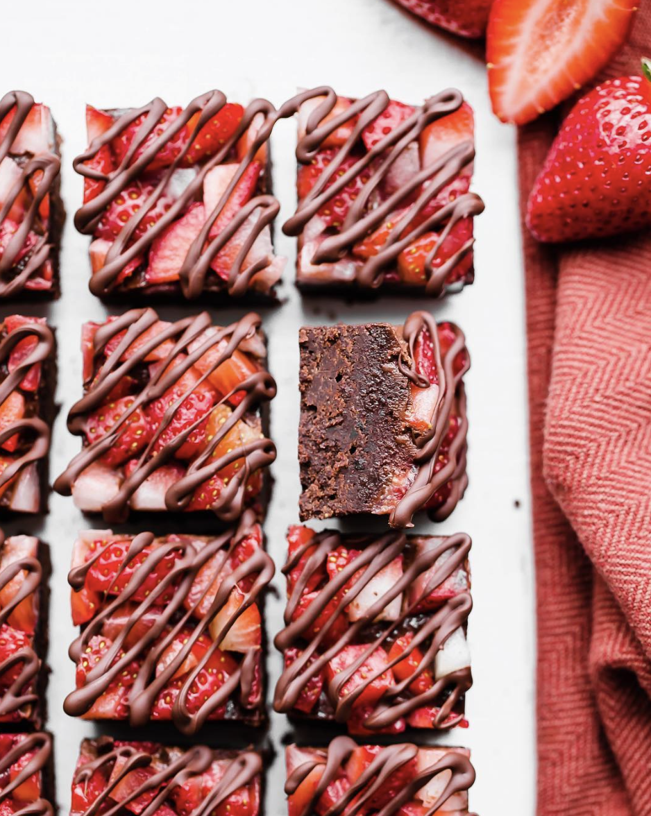 Chocolate Strawberry Fudge Squares by bakeritablog | Quick & Easy ...